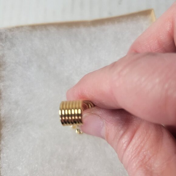 Vintage Gold-Tone Classic Elegant Sophisticated Dangling Faux Pearl Drop Brooch - Picture 4 of 5